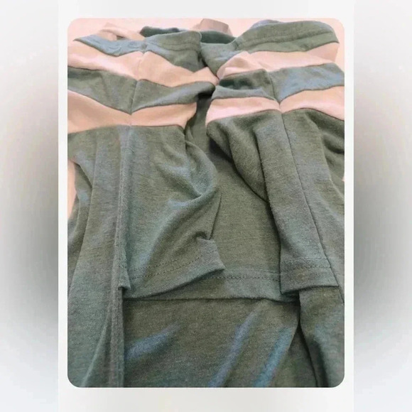 💥HOST PICK💥 CzzzyL Raglan  Sleeve Breastfeeding Nursing Maternity Top Size L - Picture 9 of 12